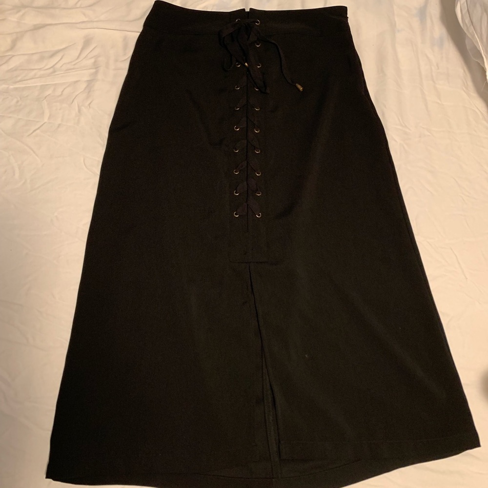 NWT skirt from who what wear retails for 30.00